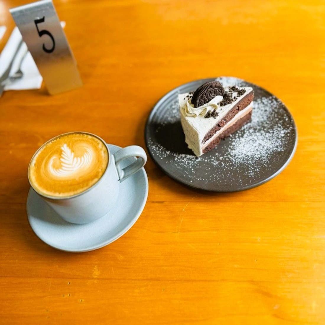 Latte with a slice of chocolate Oreo cake